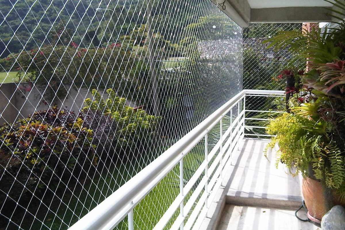 Malla de seguridad en terraza de departamento
